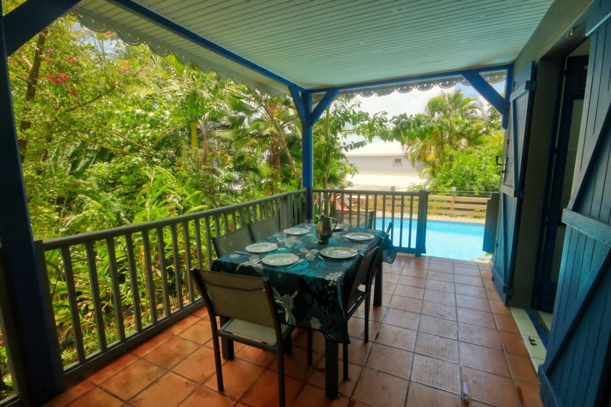 Villa piscine privée Trois Ilets Martinique - Terrasse accès piscine